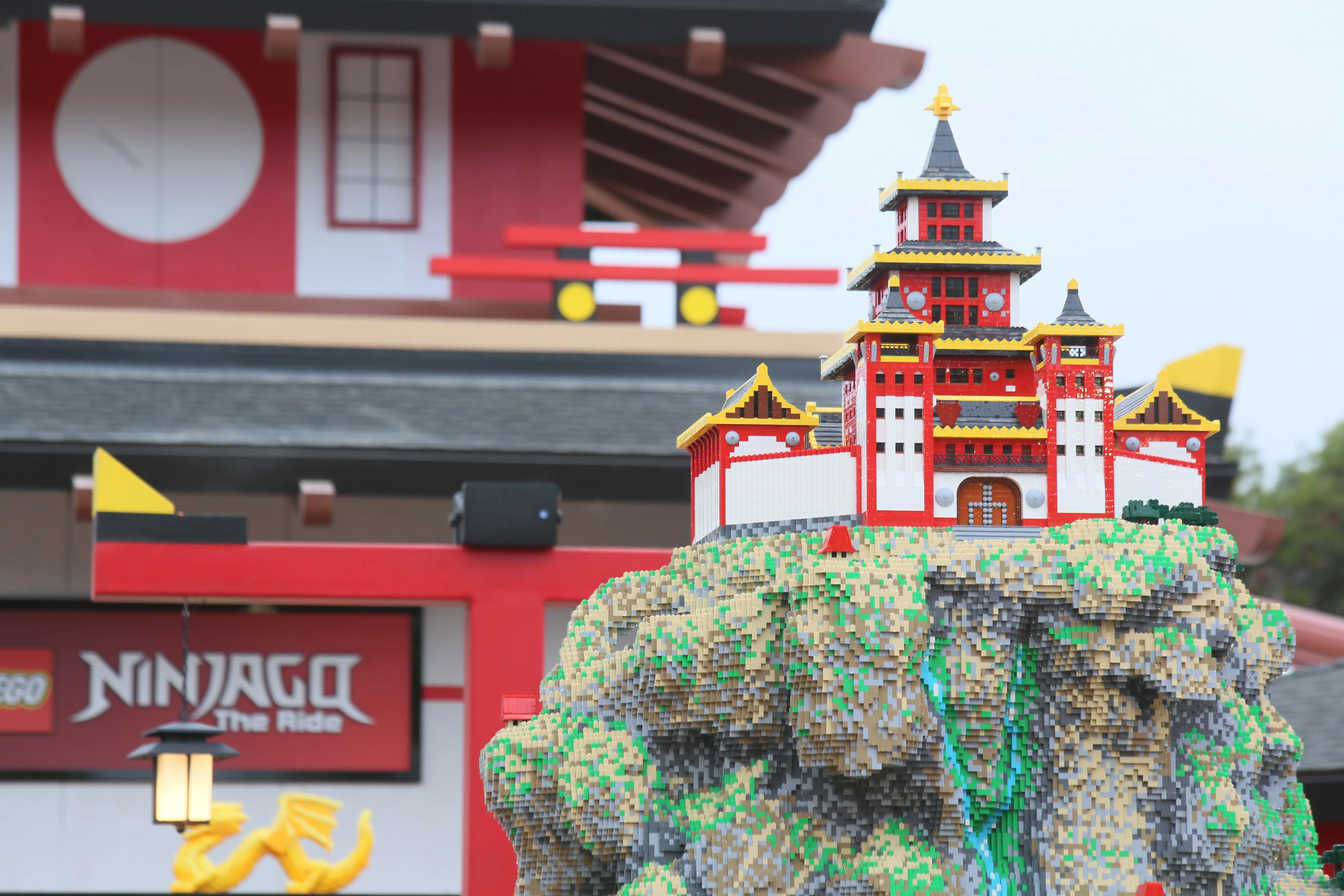 NINJAGO World Zanes Temple Build