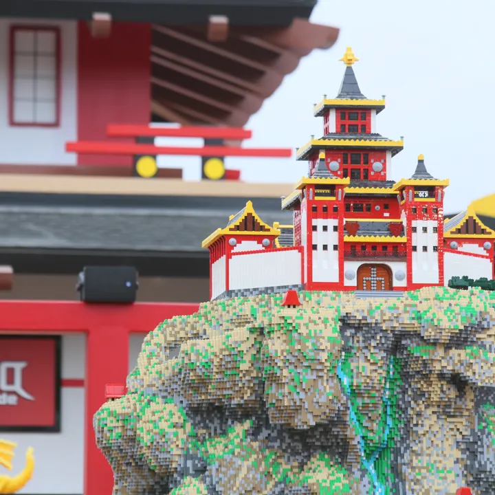 NINJAGO World Zanes Temple Build