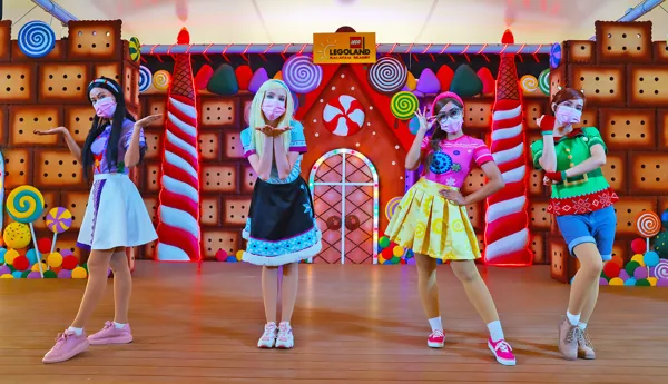 Brick-tacular Holidays - CANDYLAND