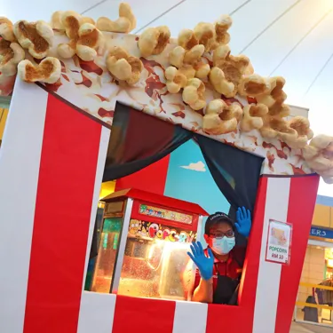 Bricktacular Holidays Candyland Holiday Treat Station (1)
